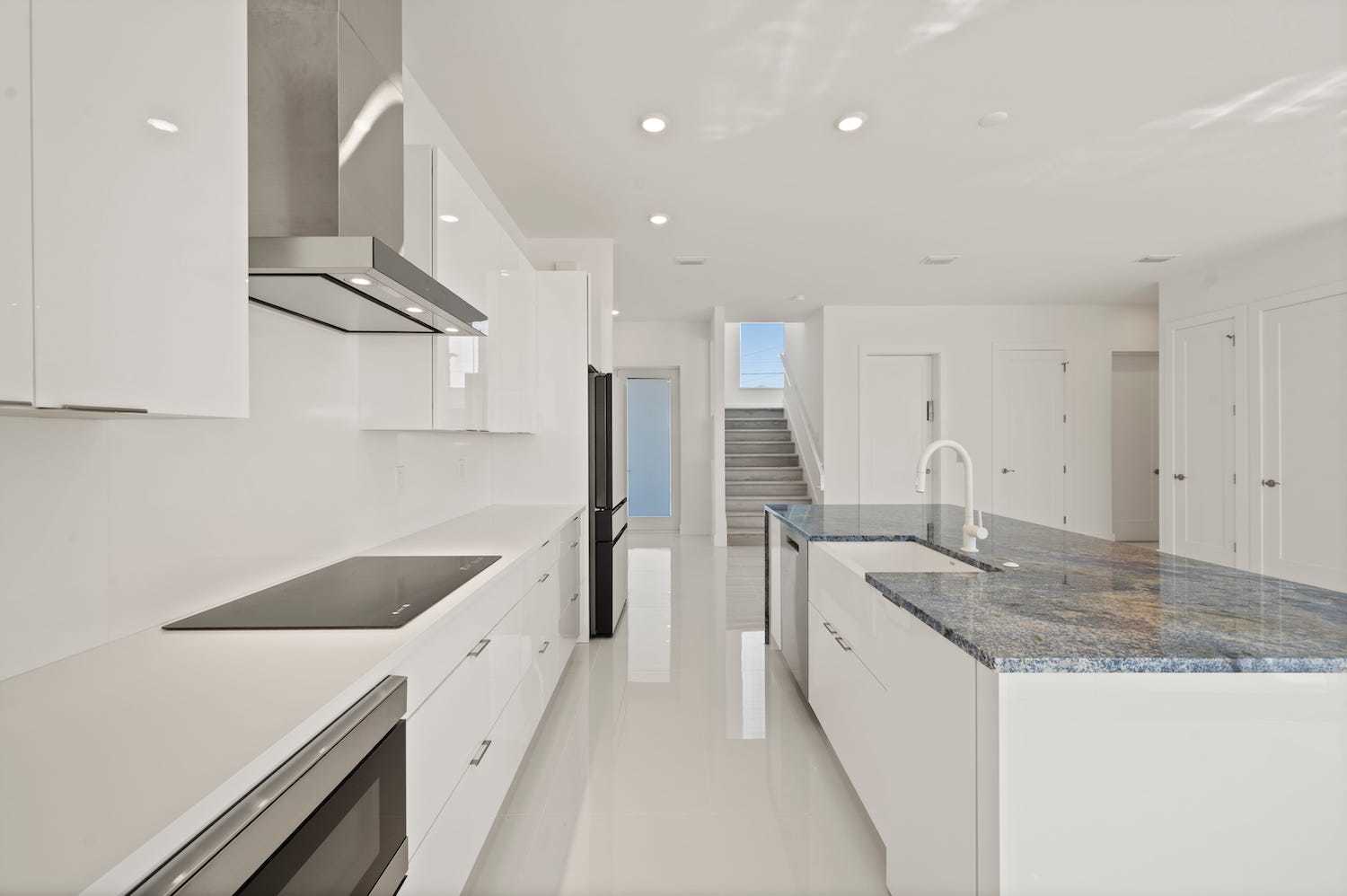 Lattitude 48 property image