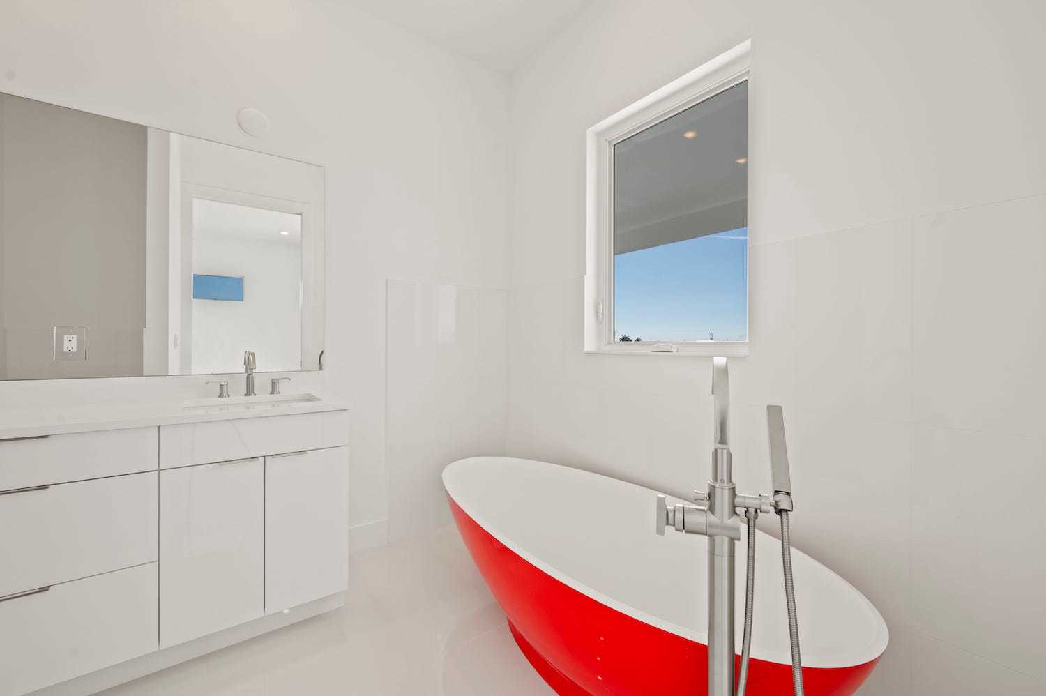 Lattitude 48 property image